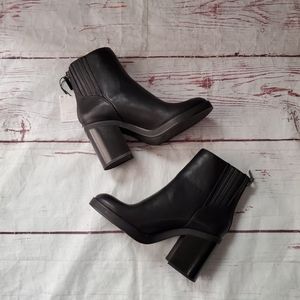 platform ankle boots with elastic panels